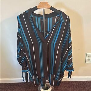 Worthington Black and Blue Boxy 3/4 Sleeve Blouse
